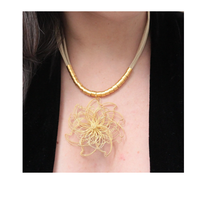 Collar Corto Rosa